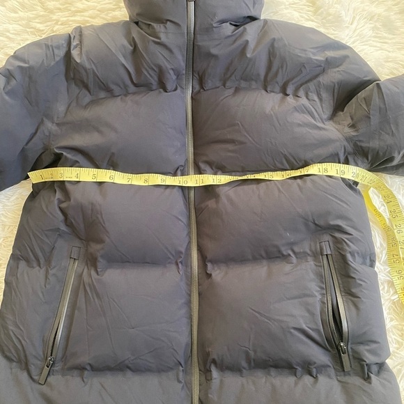 Aritzia The Super Puff™ The Super Puff₂O™ Mid - Rainstop™ - Picture 6 of 15